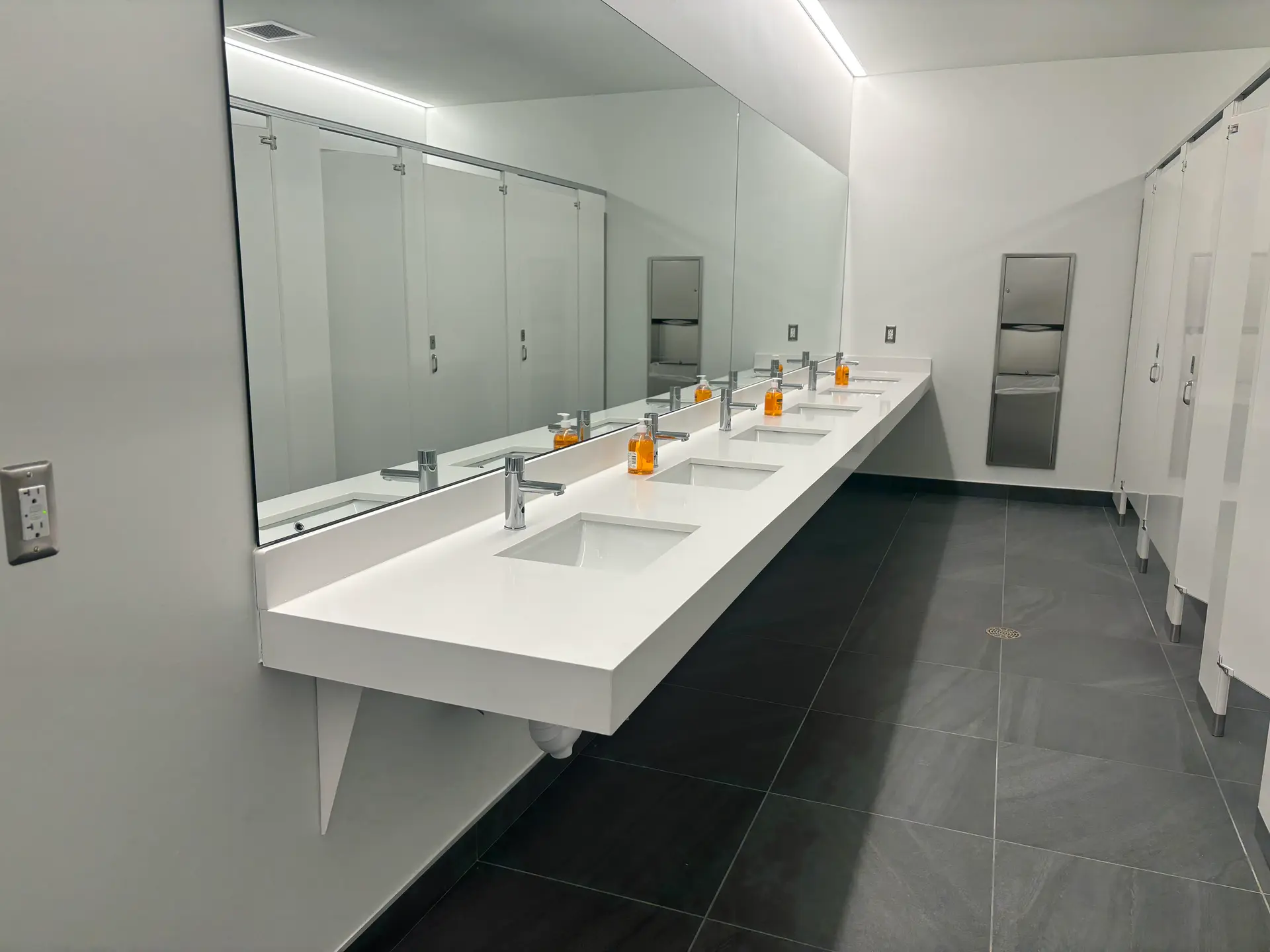 Dassault Systèmes – Commercial tile installation project